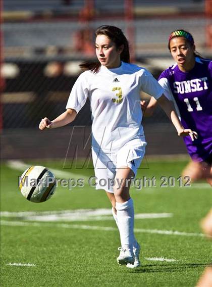 Thumbnail 2 in South Grand Prairie vs. Sunset (Emily Hunter Fish Bowl Tournament) photogallery.
