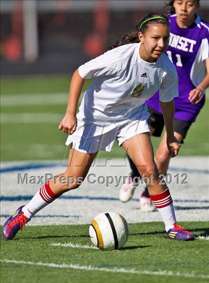 Thumbnail 2 in South Grand Prairie vs. Sunset (Emily Hunter Fish Bowl Tournament) photogallery.