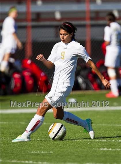 Thumbnail 2 in South Grand Prairie vs. Sunset (Emily Hunter Fish Bowl Tournament) photogallery.