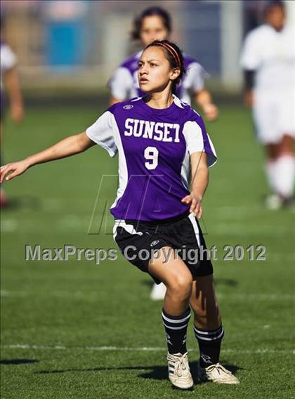 Thumbnail 1 in South Grand Prairie vs. Sunset (Emily Hunter Fish Bowl Tournament) photogallery.