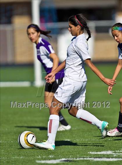 Thumbnail 2 in South Grand Prairie vs. Sunset (Emily Hunter Fish Bowl Tournament) photogallery.