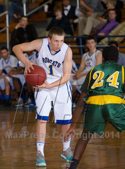 Thumbnail 1 in Bacon Academy vs. New London photogallery.