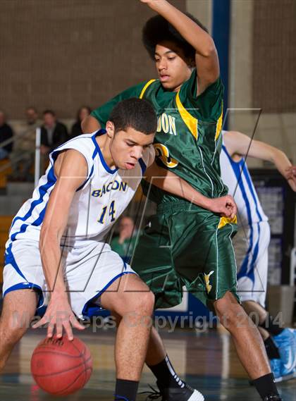 Thumbnail 2 in Bacon Academy vs. New London photogallery.