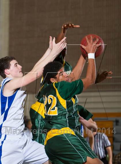 Thumbnail 1 in Bacon Academy vs. New London photogallery.
