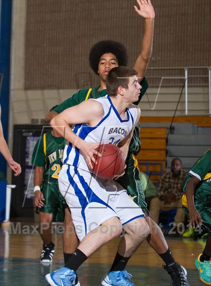 Thumbnail 1 in Bacon Academy vs. New London photogallery.