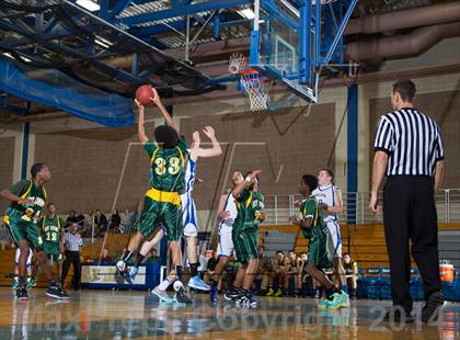 Thumbnail 3 in Bacon Academy vs. New London photogallery.