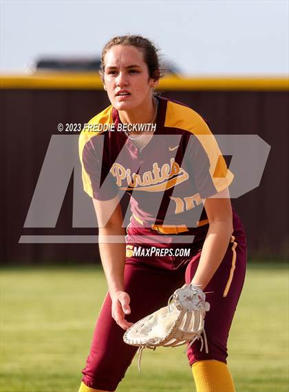 Thumbnail 3 in Tioga @ Collinsville photogallery.