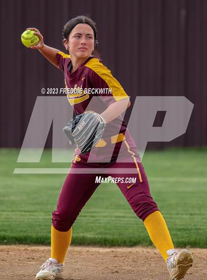 Thumbnail 3 in Tioga @ Collinsville photogallery.