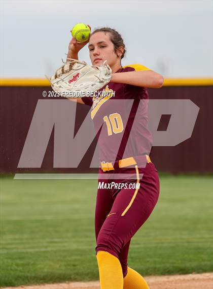 Thumbnail 3 in Tioga @ Collinsville photogallery.