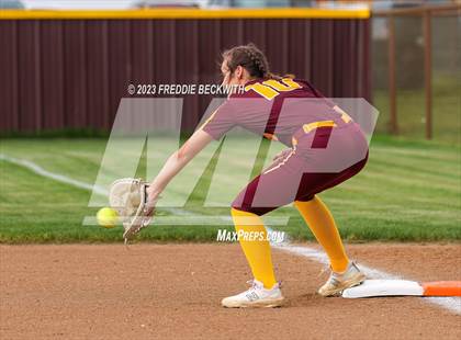 Thumbnail 2 in Tioga @ Collinsville photogallery.