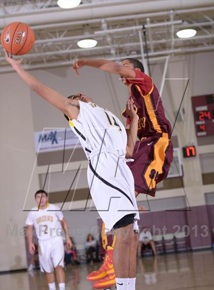 Thumbnail 1 in Godinez vs. Simi Valley (MaxPreps Holiday Classic) photogallery.