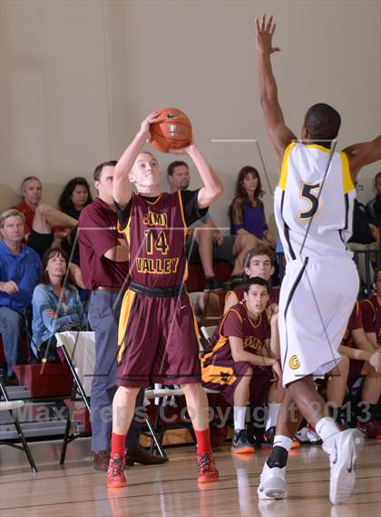 Thumbnail 2 in Godinez vs. Simi Valley (MaxPreps Holiday Classic) photogallery.