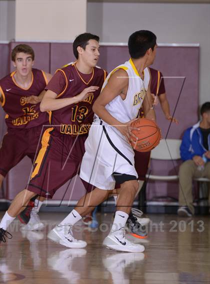 Thumbnail 2 in Godinez vs. Simi Valley (MaxPreps Holiday Classic) photogallery.