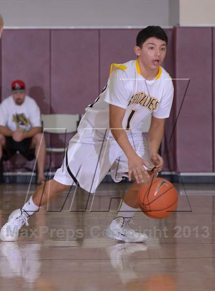 Thumbnail 2 in Godinez vs. Simi Valley (MaxPreps Holiday Classic) photogallery.
