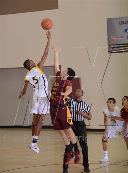Thumbnail 1 in Godinez vs. Simi Valley (MaxPreps Holiday Classic) photogallery.