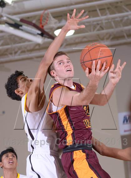Thumbnail 3 in Godinez vs. Simi Valley (MaxPreps Holiday Classic) photogallery.