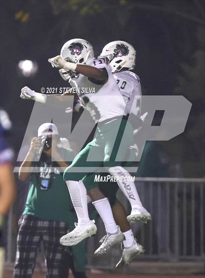 Thumbnail 3 in Helix vs. Mater Dei Catholic (CIF Division 2-AA SoCal Regional Final) photogallery.