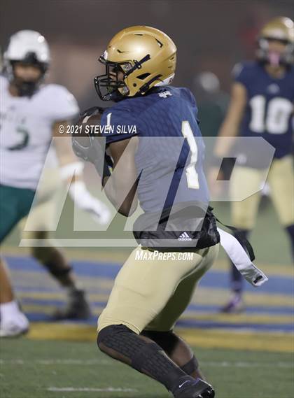 Thumbnail 3 in Helix vs. Mater Dei Catholic (CIF Division 2-AA SoCal Regional Final) photogallery.