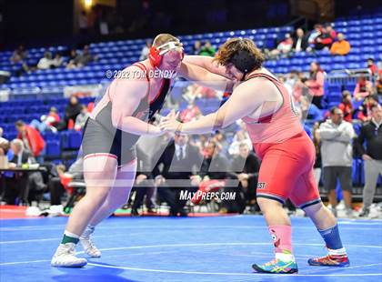 Thumbnail 3 in UIL State Championships - 5A 285lb Final photogallery.