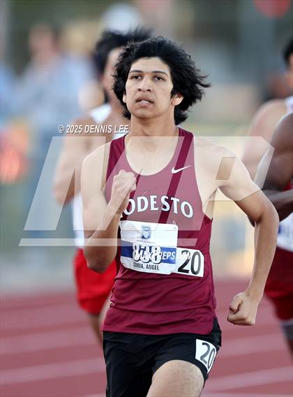 Thumbnail 3 in Halden Invitational - 800 Meter photogallery.