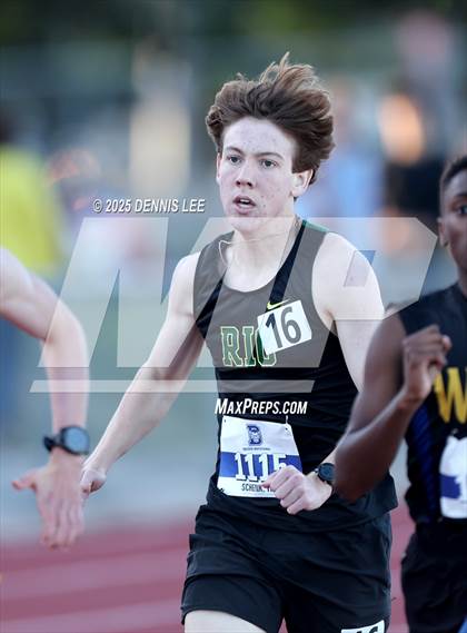 Thumbnail 3 in Halden Invitational - 800 Meter photogallery.