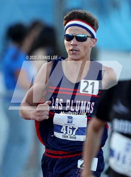 Thumbnail 2 in Halden Invitational - 800 Meter photogallery.