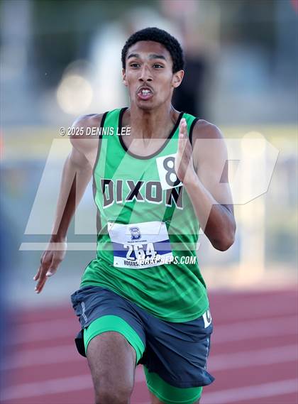 Thumbnail 2 in Halden Invitational - 800 Meter photogallery.