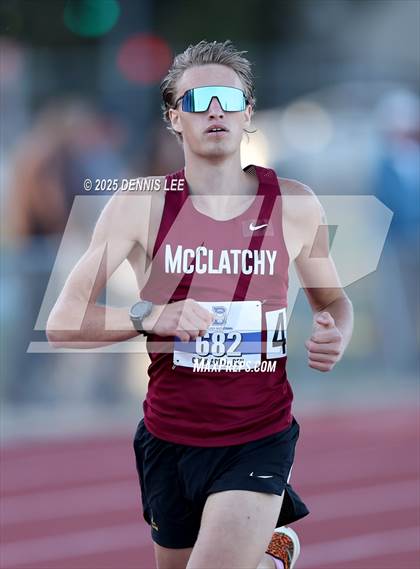 Thumbnail 3 in Halden Invitational - 800 Meter photogallery.
