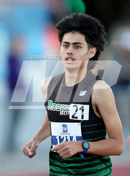 Thumbnail 1 in Halden Invitational - 800 Meter photogallery.