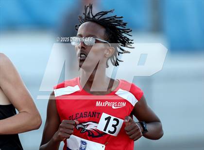 Thumbnail 2 in Halden Invitational - 800 Meter photogallery.