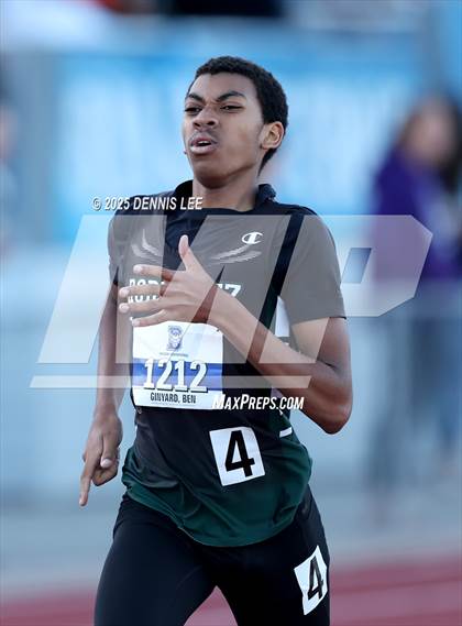 Thumbnail 2 in Halden Invitational - 800 Meter photogallery.