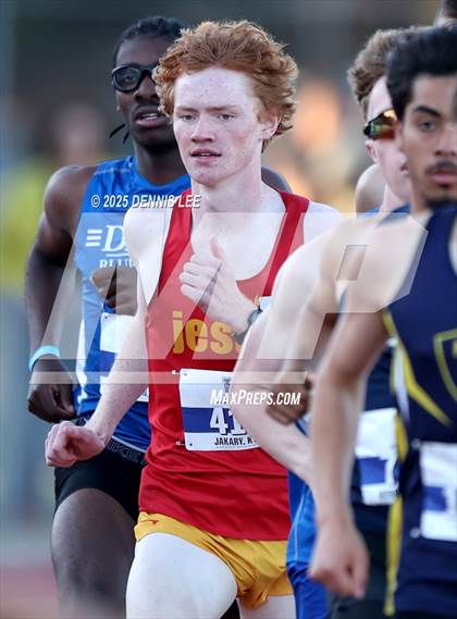 Thumbnail 2 in Halden Invitational - 800 Meter photogallery.