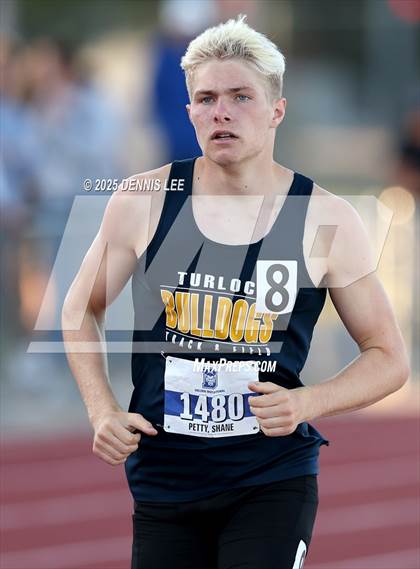 Thumbnail 2 in Halden Invitational - 800 Meter photogallery.