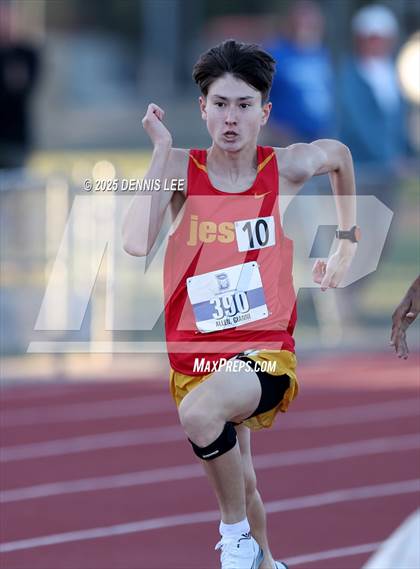 Thumbnail 1 in Halden Invitational - 800 Meter photogallery.