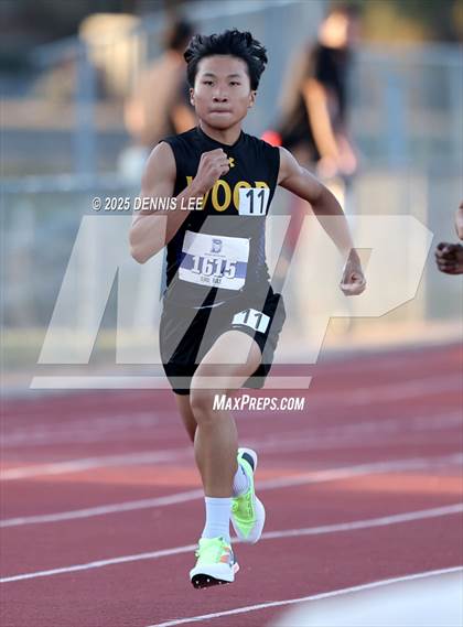 Thumbnail 2 in Halden Invitational - 800 Meter photogallery.