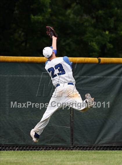 Thumbnail 3 in Victor vs. Shaker (NYSPHSAA Class AA Final) photogallery.