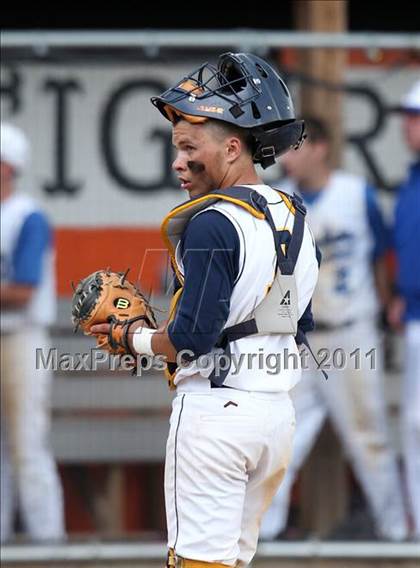 Thumbnail 2 in Victor vs. Shaker (NYSPHSAA Class AA Final) photogallery.