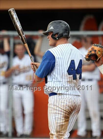 Thumbnail 2 in Victor vs. Shaker (NYSPHSAA Class AA Final) photogallery.