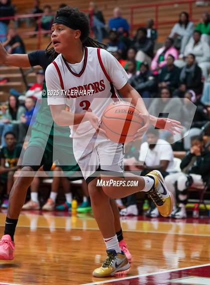 Thumbnail 1 in Indianapolis Crispus Attucks vs. Indianapolis Northwest Warriors (Hendricks County Hoopfest) photogallery.