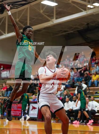 Thumbnail 2 in Indianapolis Crispus Attucks vs. Indianapolis Northwest Warriors (Hendricks County Hoopfest) photogallery.