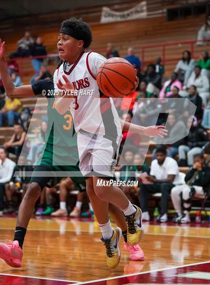Thumbnail 2 in Indianapolis Crispus Attucks vs. Indianapolis Northwest Warriors (Hendricks County Hoopfest) photogallery.
