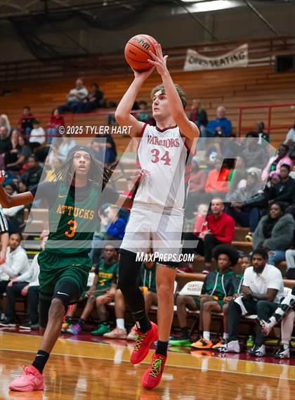 Thumbnail 2 in Indianapolis Crispus Attucks vs. Indianapolis Northwest Warriors (Hendricks County Hoopfest) photogallery.