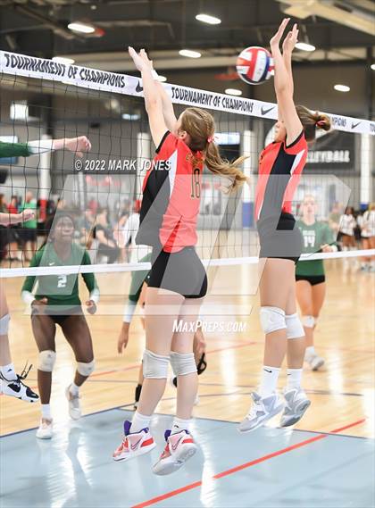 Thumbnail 2 in Seton Catholic vs. Mountain Ridge (Nike TOC Southwest) photogallery.