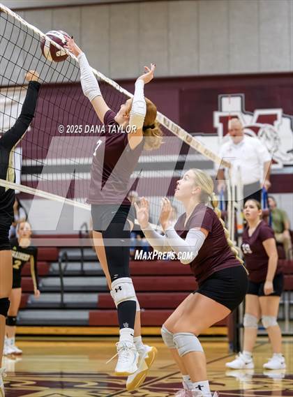Thumbnail 2 in JV: Comanche @ Millsap photogallery.