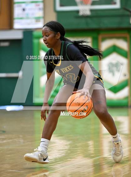 Thumbnail 3 in Vanden vs. Mission Hills (St. Mary's MLK Classic) photogallery.