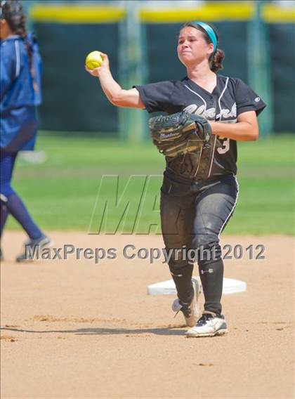 Thumbnail 3 in O'Connor vs Clark (UIL Region 4 Quarterfinal Playoff) photogallery.