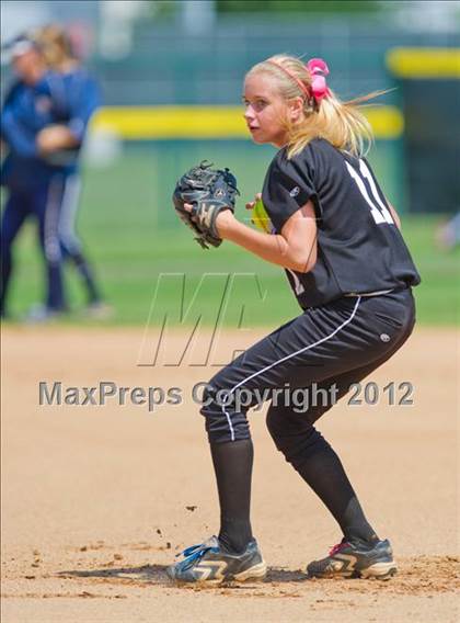 Thumbnail 2 in O'Connor vs Clark (UIL Region 4 Quarterfinal Playoff) photogallery.