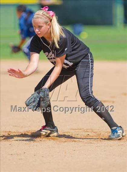 Thumbnail 1 in O'Connor vs Clark (UIL Region 4 Quarterfinal Playoff) photogallery.