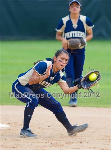 Thumbnail 1 in O'Connor vs Clark (UIL Region 4 Quarterfinal Playoff) photogallery.