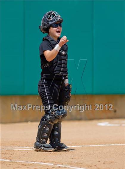 Thumbnail 1 in O'Connor vs Clark (UIL Region 4 Quarterfinal Playoff) photogallery.
